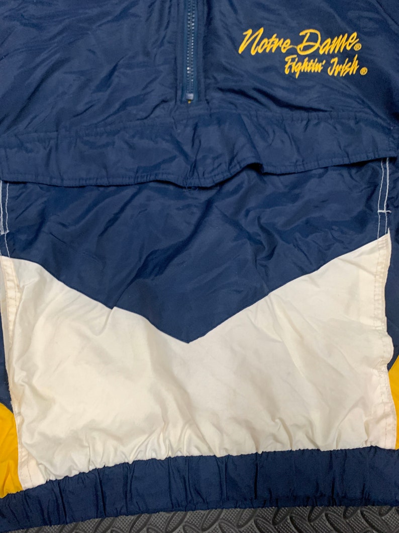Vintage 90s Logo 7 Notre Dame University Fighting Irish Kangaroo Pullover Winter coat with collapsible hood