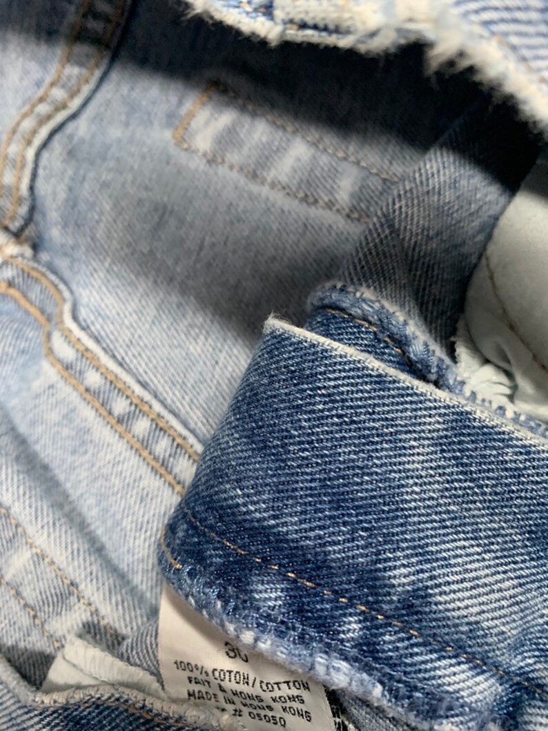 Vintage 90s Relaxed Fit Medium Wash High Waisted Jeans