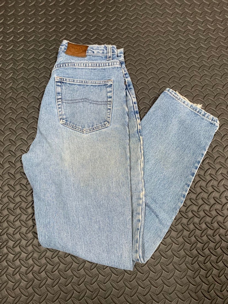 Vintage 90s Relaxed Fit Medium Wash High Waisted Jeans