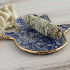 Hand-Built Ceramic Hamsa Plate: 24k Gold Luster, Jewelry Dish (9x7)