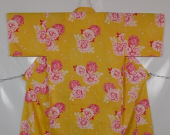 Japanischer Nemaki Yukata Kimono Abstraktes Muster von Blumen Blumengeschenk für Sie Nähen Stoff Baumwolle Gelb Farbe Vintage Boho 071221-10