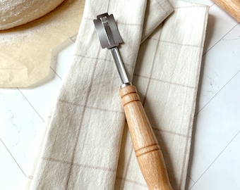 Sourdough Bread Lame: Wooden Handle Scoring Knife with Leather Case