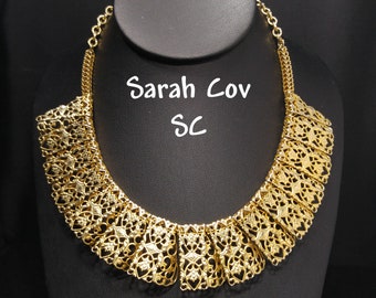 Collar de Sarah Coventry, "Chantilly Lace", Renacimiento Egipcio, Joyería Vintage de la década de 1960
