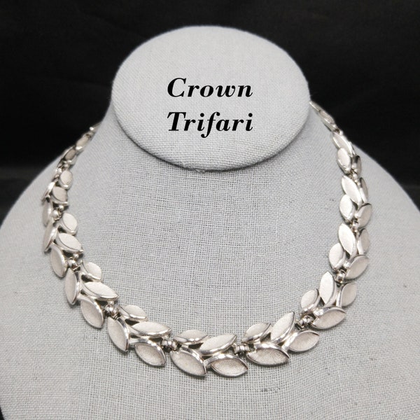 Crown Trifari Leaves Necklace, Rhodium Plated, 1960s Vintage Jewelry