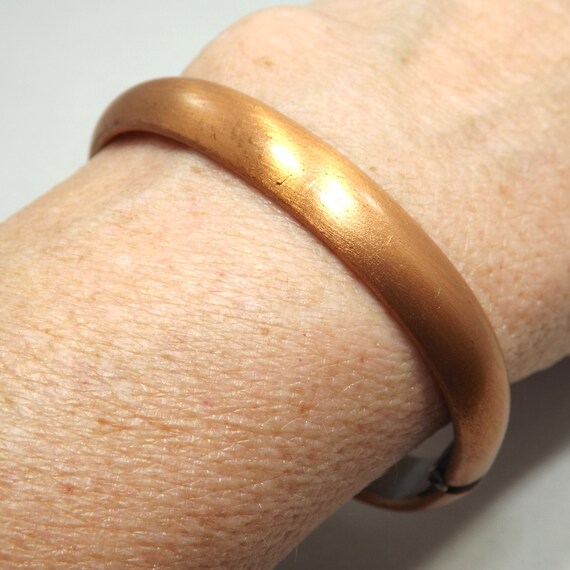 Whiting & Davis Copper Hinged Bracelet, 1960s Vin… - image 6