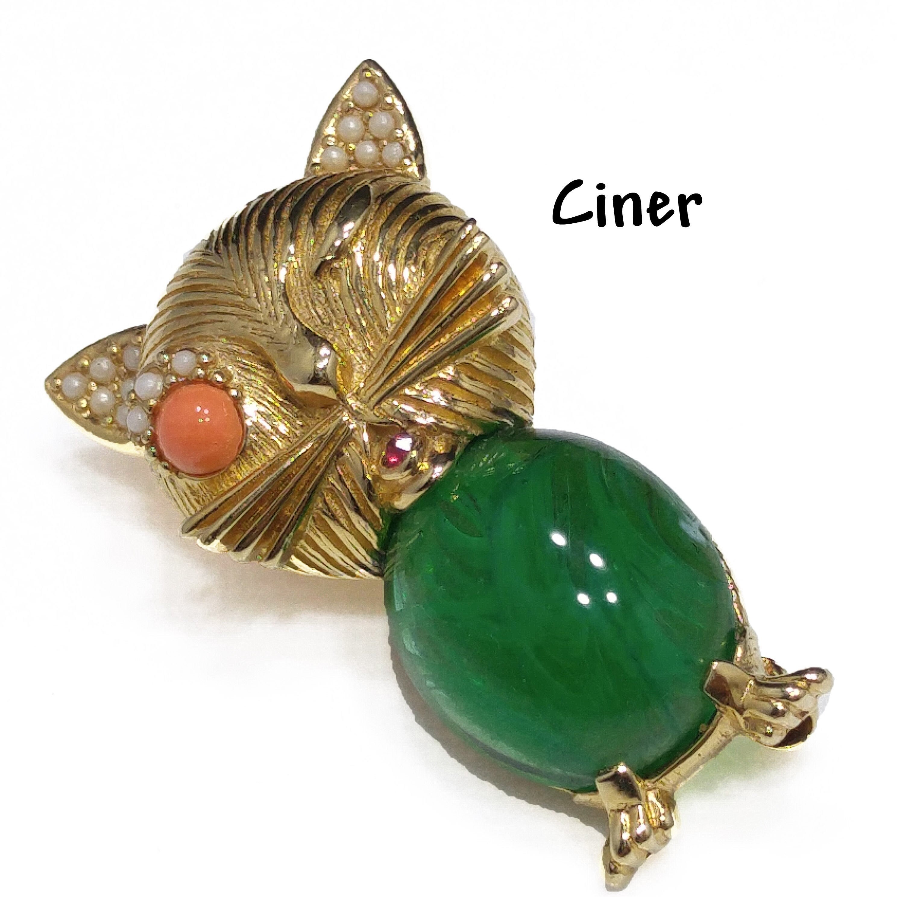 Ciner Winking Cat Lucite Belly Brooch Green Lucite 1950s 