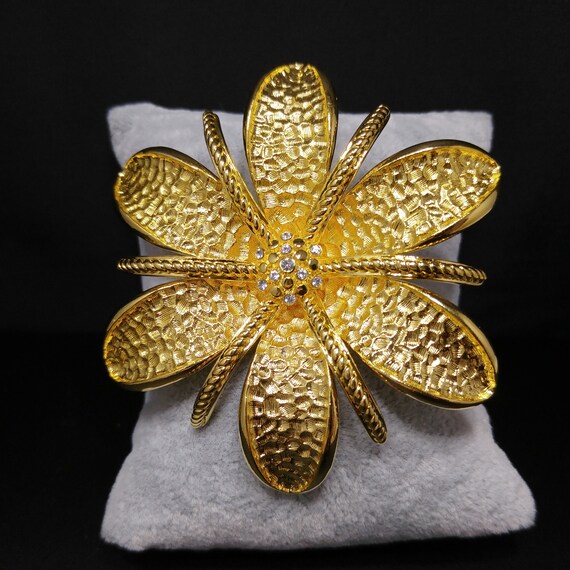 Joan Rivers Large Gold Plated Flower Brooch, Clea… - image 5