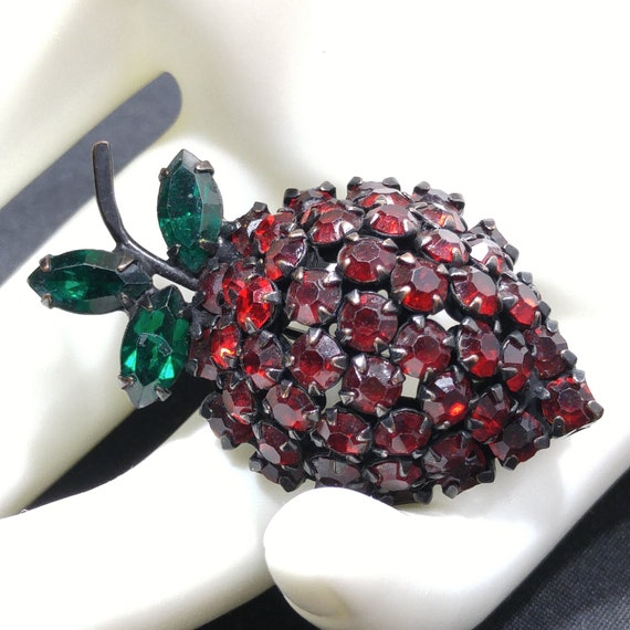 Warner Strawberry Rhinestone Japanned Brooch, 196… - image 10