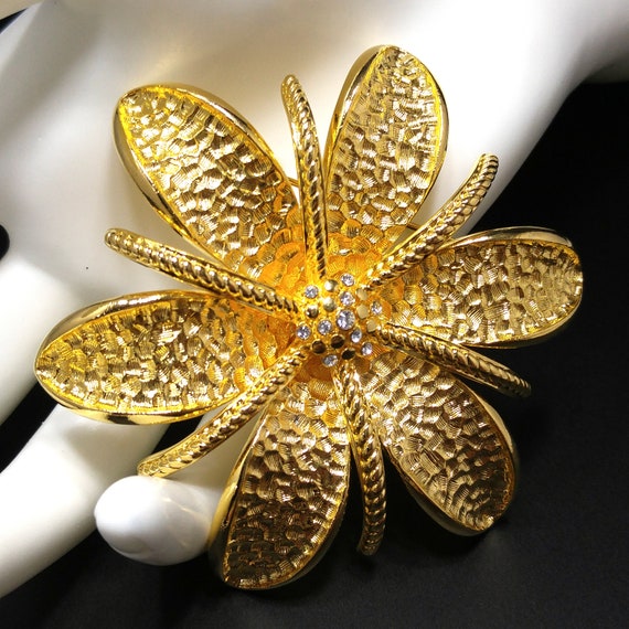Joan Rivers Large Gold Plated Flower Brooch, Clea… - image 2