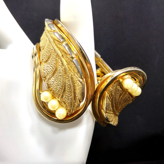Tortolani Gold Plated Hinged Bracelet Faux Pearls 1960s Vintage