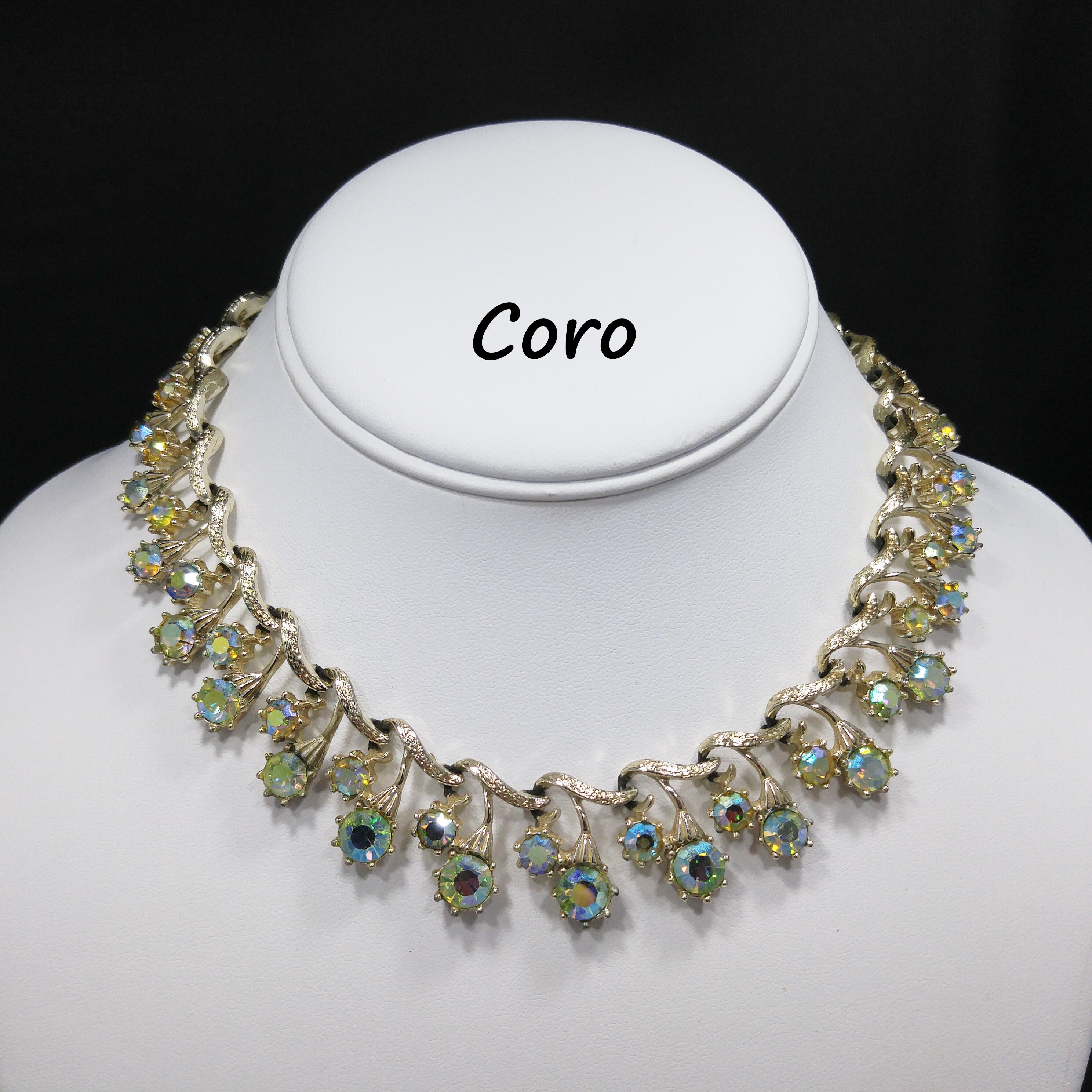 Avon Signed 1970's Leaf With Rhinestone Gold Tone Necklace