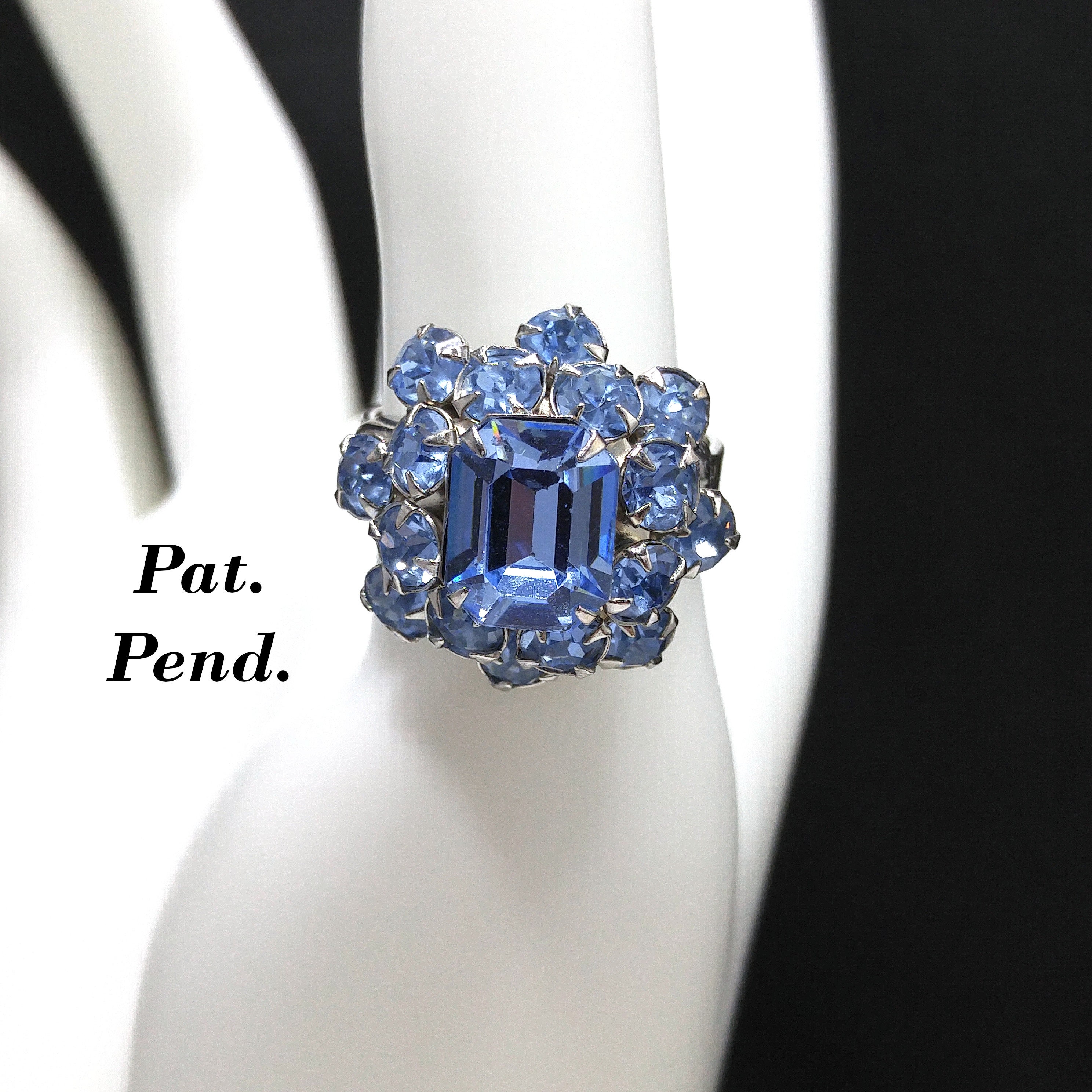 VINTAGE 60’S GOLD TONE AQUAMARINE BLUE CRYSTAL GLASS RHINESTONE ADJUSTABLE RING VINTAGE 60’S GOLD TONE AQUAMARINE BLUE CRYSTAL GLASS RHINESTONE ADJUSTABLE RING