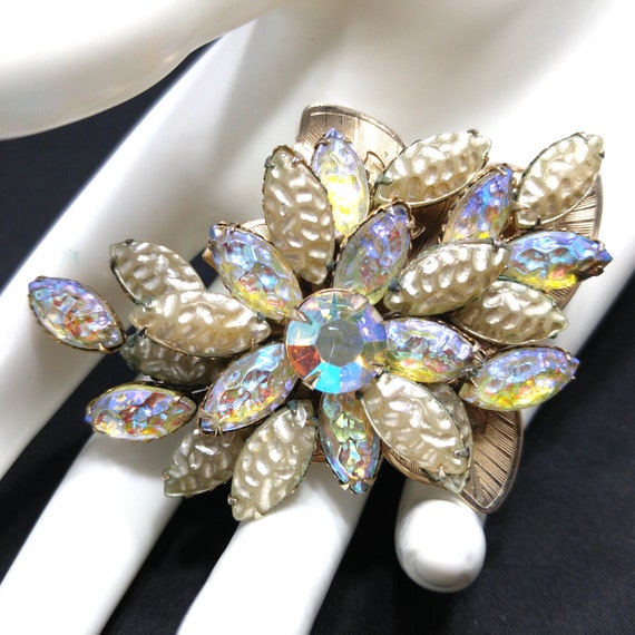 Women's Luxury Flower Brooch Pin Crystal Leaf Shape Rhinestone