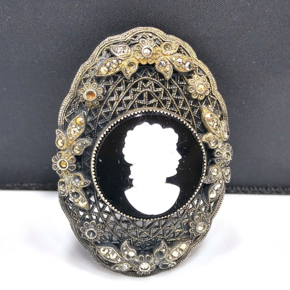 Antique Glass Cameo Brooch, Pot Metal Filigree, 1… - image 9