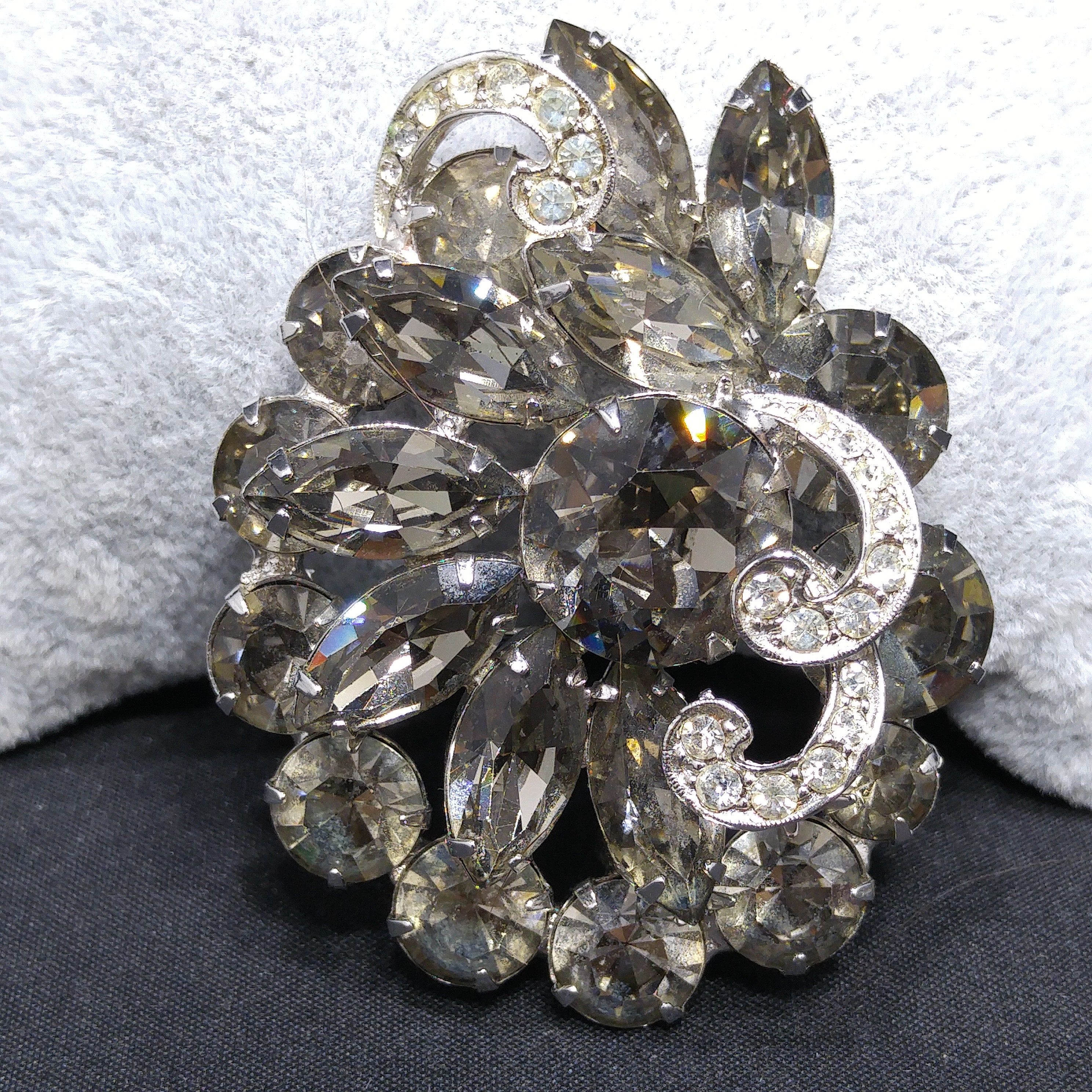 HardyDryGoods Vintage 50s 60s Corocraft White Onion Gold Brooch Pin - Rhinestone Crystals - Vegetable Produce - Rockabilly Pin Up - Mid Century Jewelry