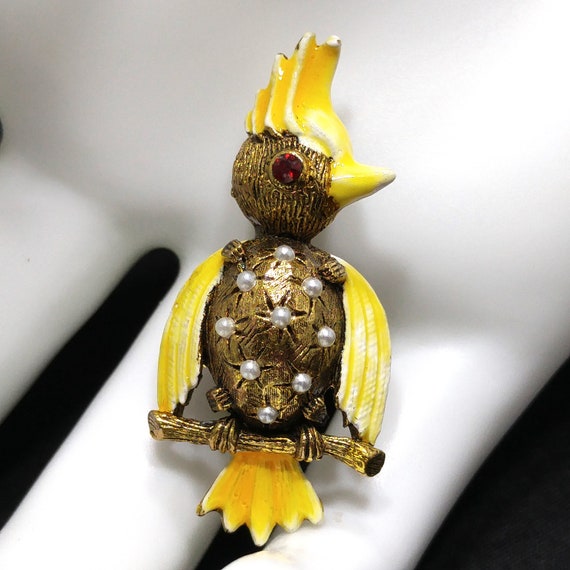 Weiss Yellow Enamel Bird Brooch, Faux Pearls, 194… - image 3