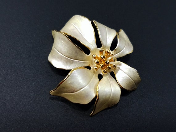 Cerrito White Enamel Floral Brooch, Pearled Poins… - image 10