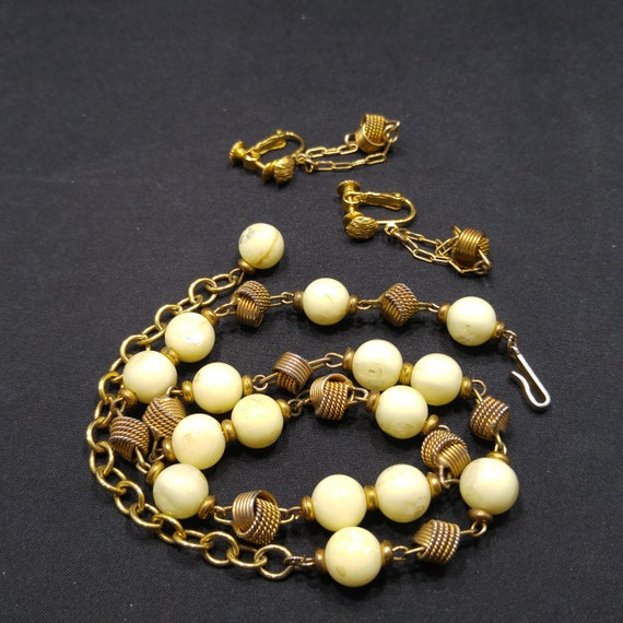 Hobe' Light Yellow Lucite Beaded Necklace & Match… - image 4