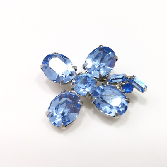 Vintage Weiss Small Crystal Brooch, 1947 Signed W… - image 4