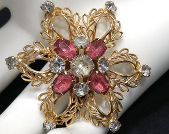 Jadeite and Diamond Brooch | 天然翡翠 配 鑽石 胸針