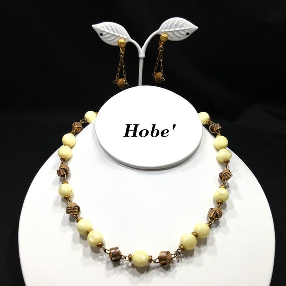 Hobe' Light Yellow Lucite Beaded Necklace & Match… - image 2