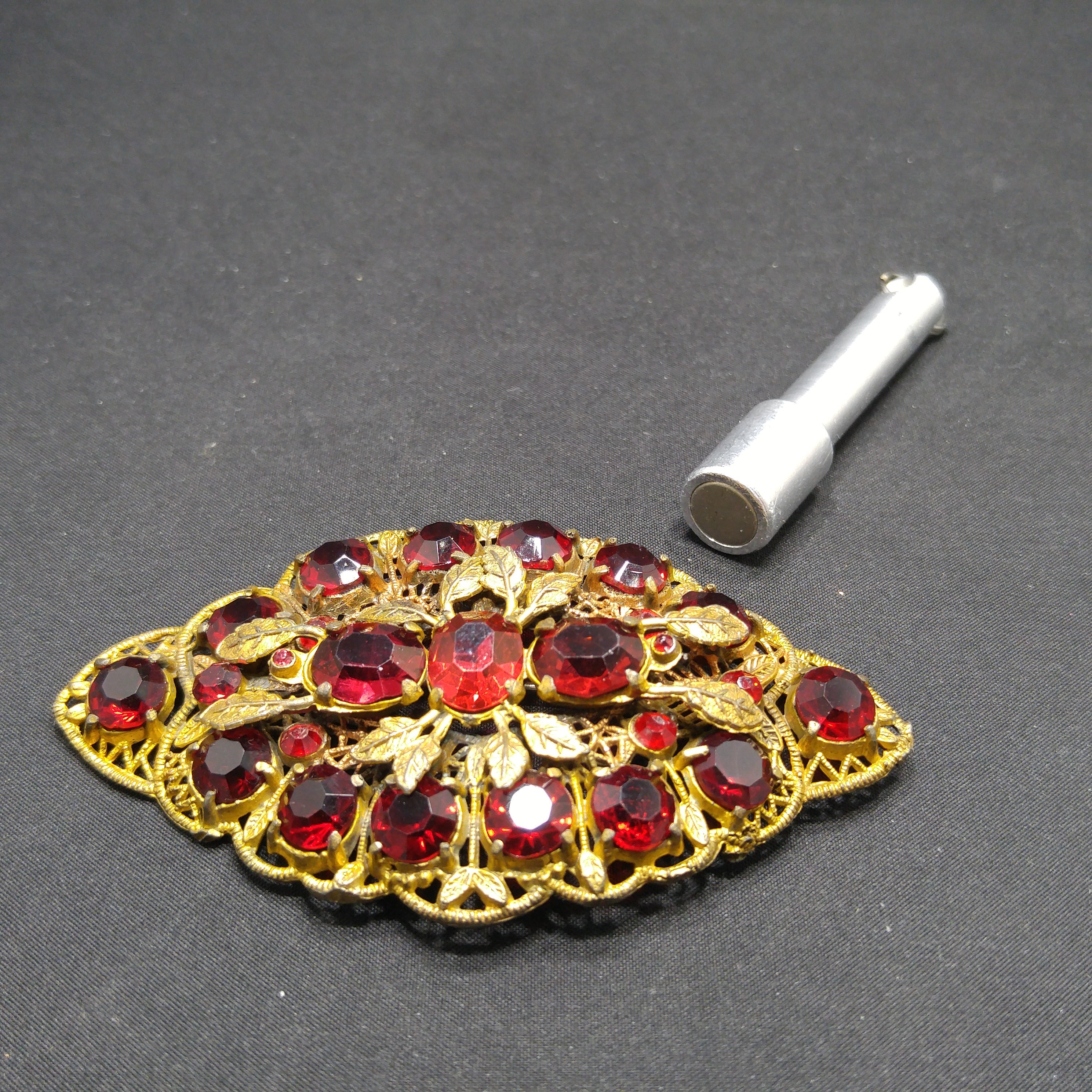 Vintage Red Rhinestones Flower Shaped Brooch Pin BR94