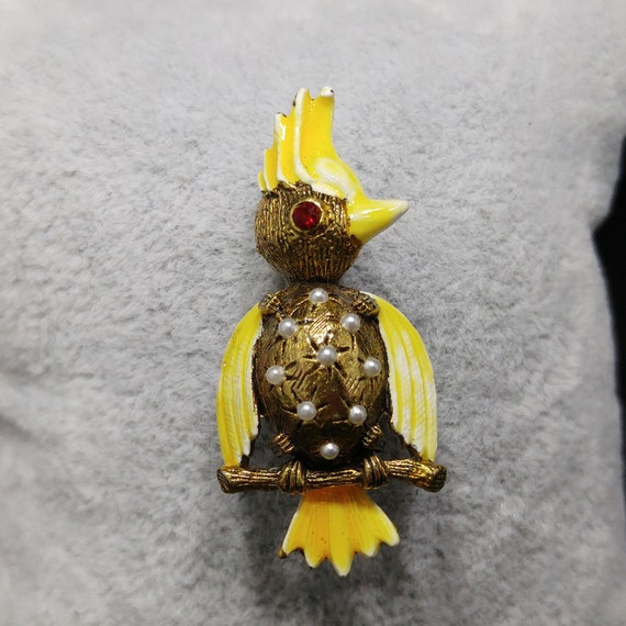 Weiss Yellow Enamel Bird Brooch, Faux Pearls, 194… - image 5