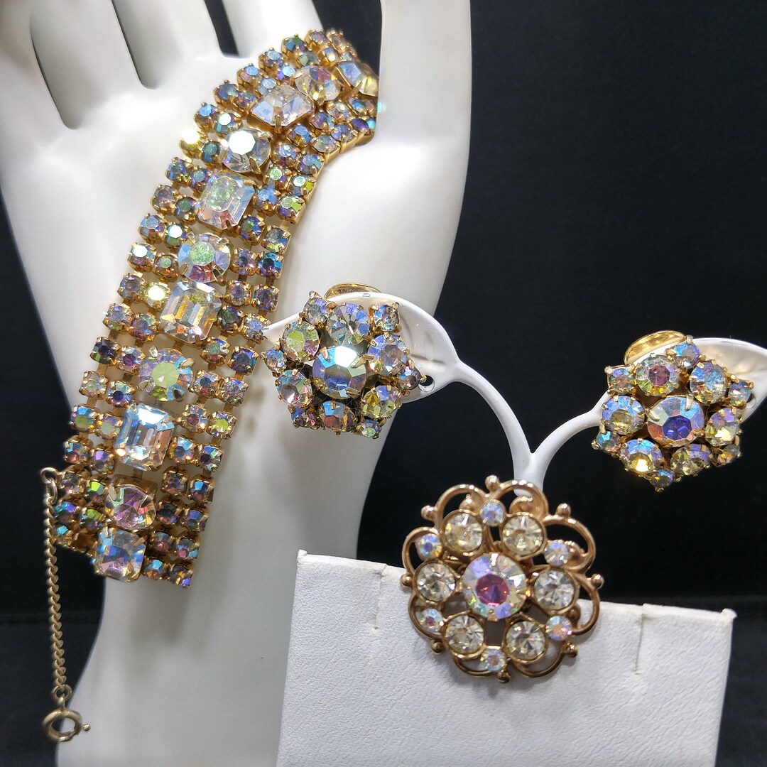 Bracelet Rigide en or jaune et en diamants et saphirs