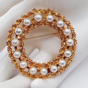 Vintage Signed Hobe Gold Tone Pearl Wreath Brooch - 2 Inches
