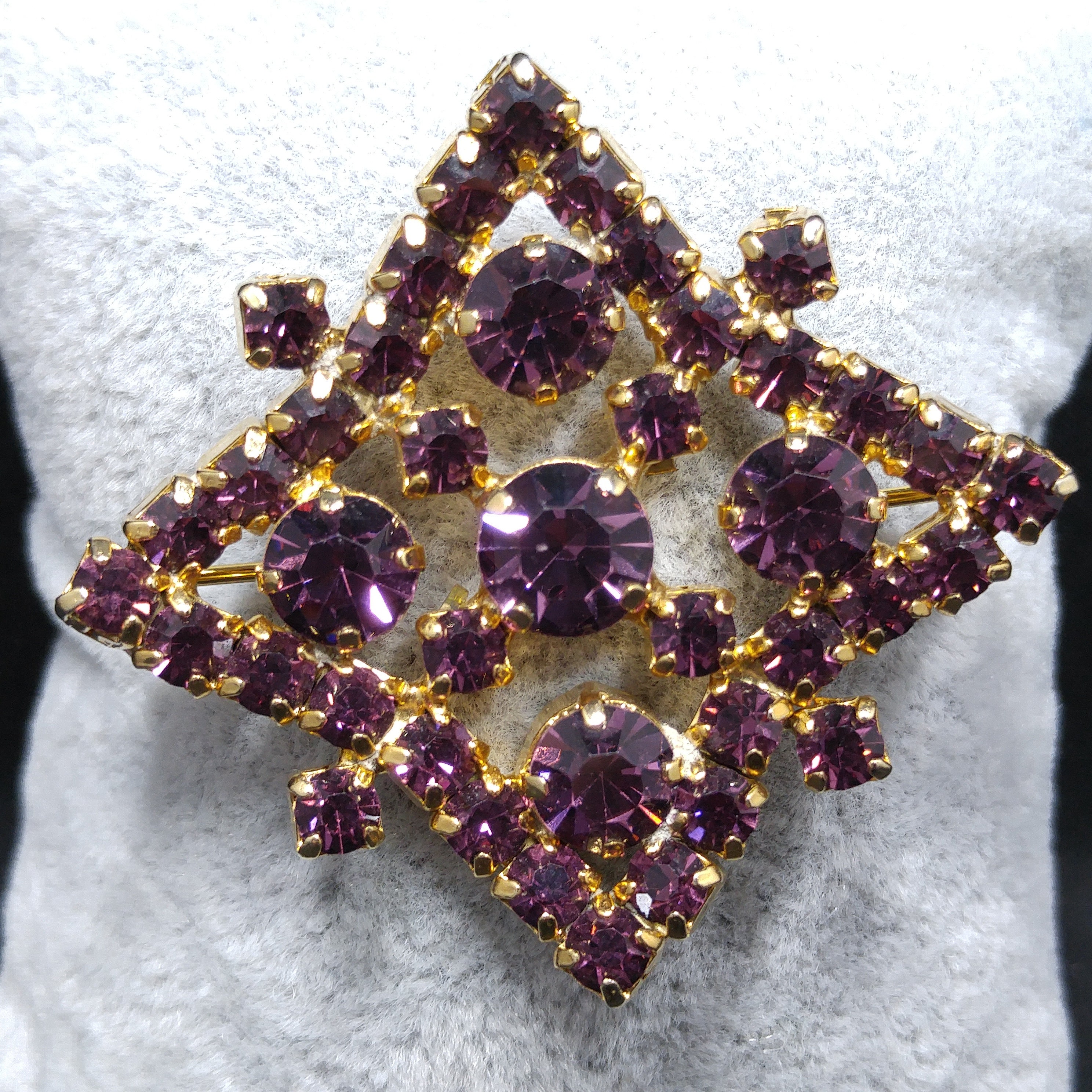【最新入荷】 Kramer of New York Purple Rhinestone Brooch, Gold Plated アクセサリー