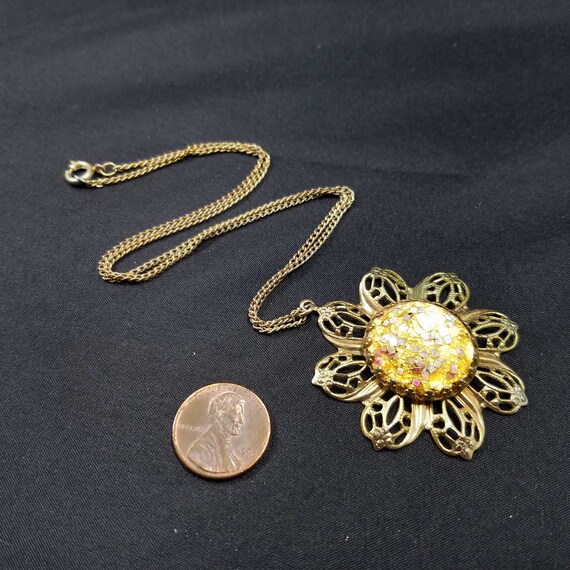 Vintage Confetti Lucite Flower Pendant Necklace - image 3