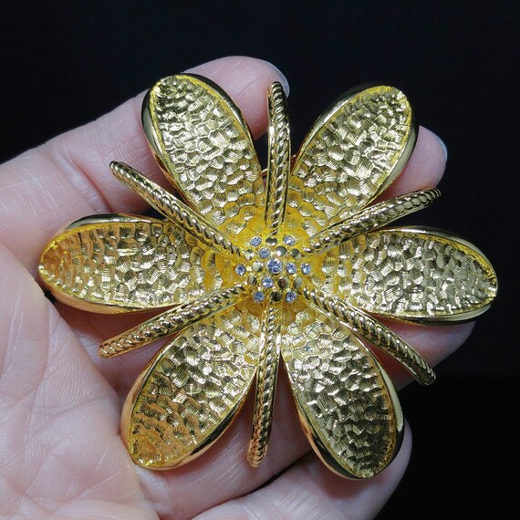 Joan Rivers Large Gold Plated Flower Brooch, Clea… - image 6