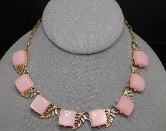 Halverwege de eeuw roze Moonglow choker ketting, Lucite pleinen, jaren 1950 vintage sieraden