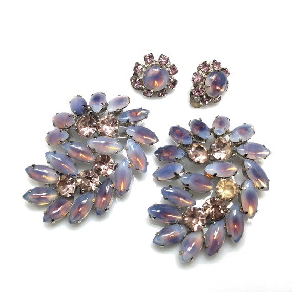 Vintage earrings and brooches deals