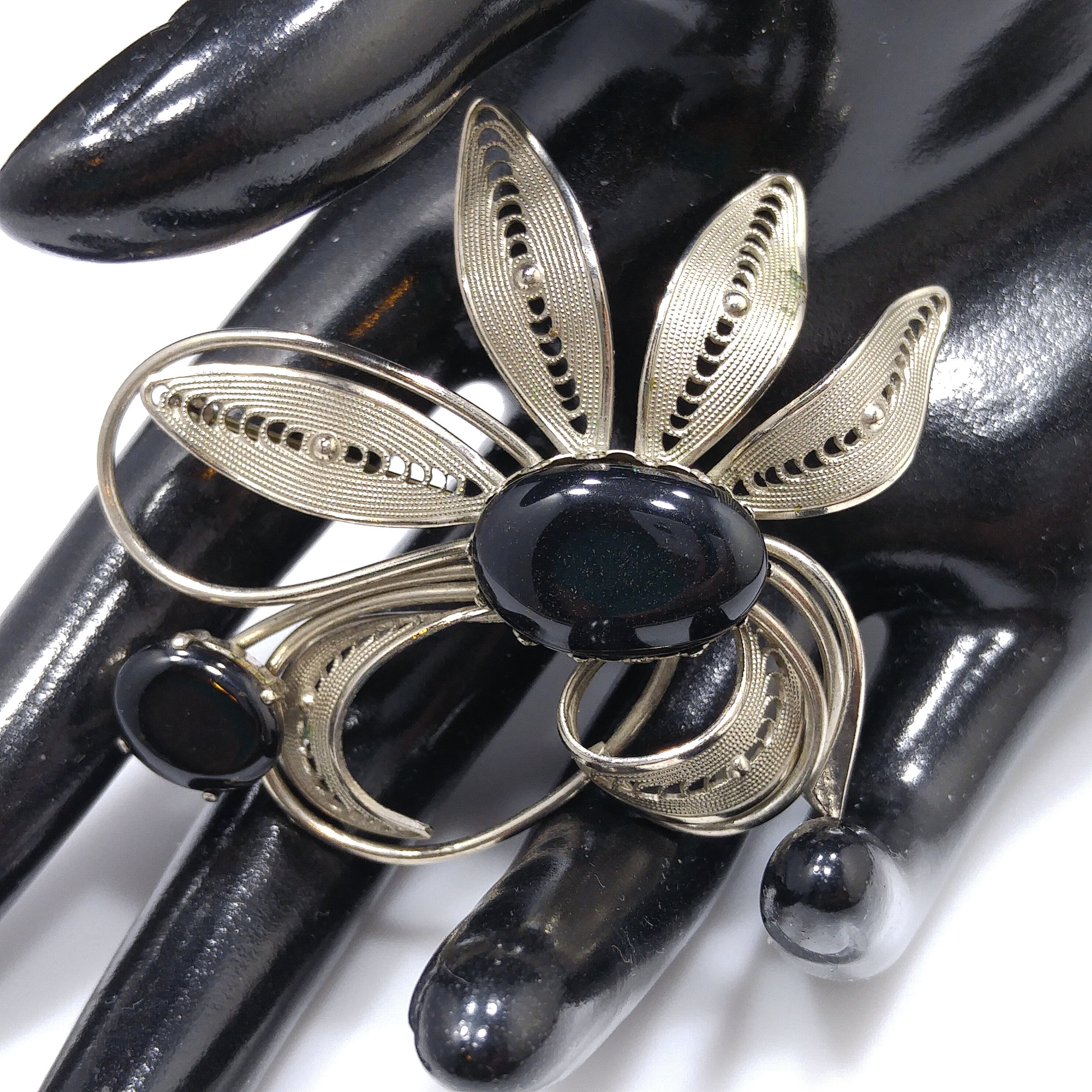 格安saleスタート ボ Western Glass Black Brooch, Floral Silver & Black Germany その他