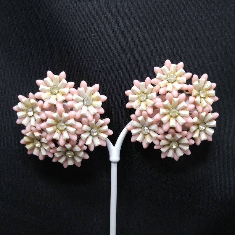 Mid Century Pink White Flower Earrings, Feather Weight Clips, 1950s Vintage Jewelry image 10