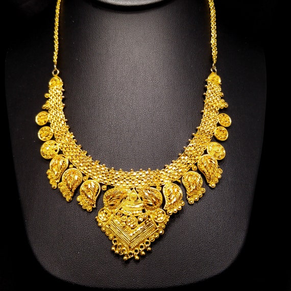 Vintage Heavily Gold Plated Necklace, 3D Cut Hand… - image 1