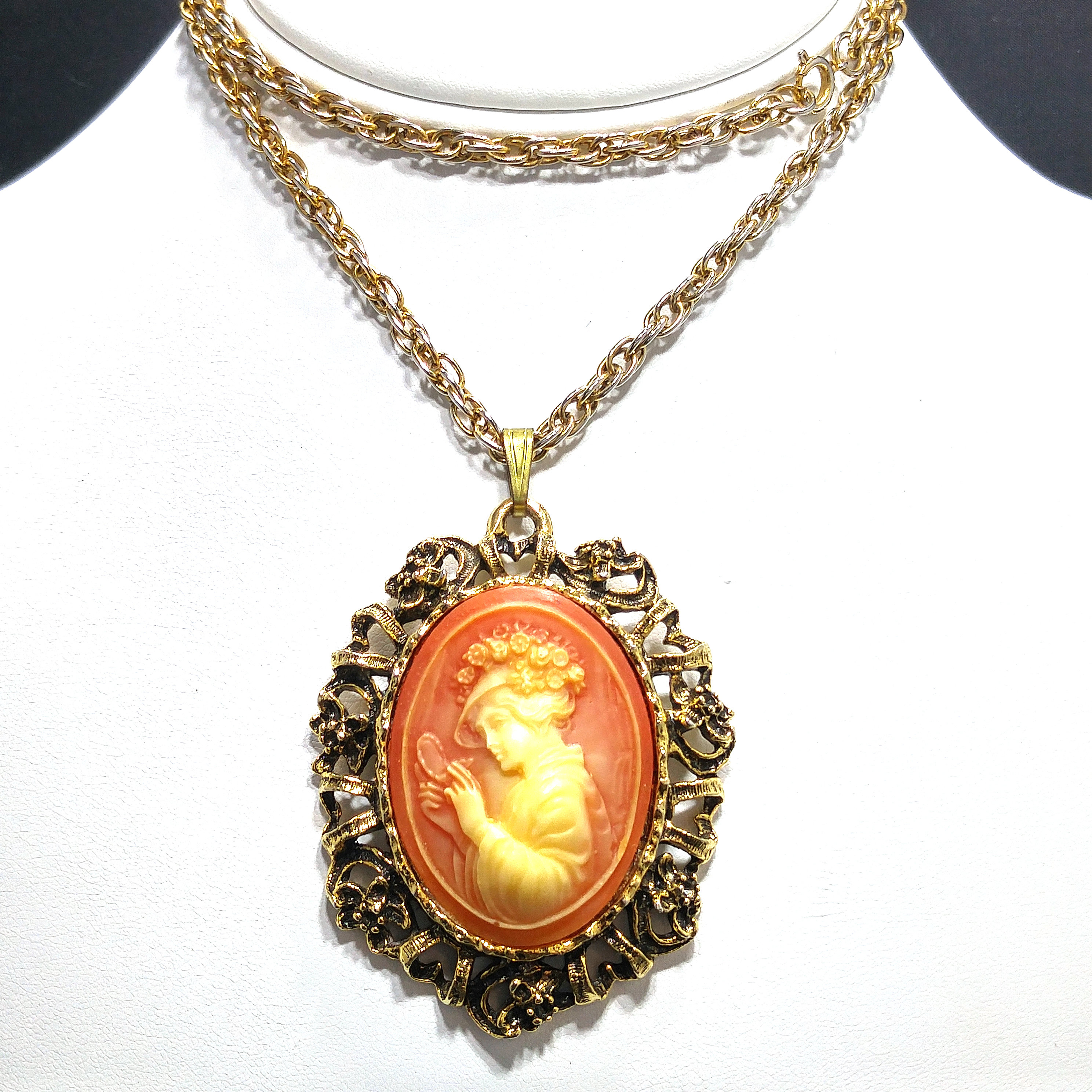 Victorian Style Cameo Pendant Necklace Mirror Back 1960s Vintage