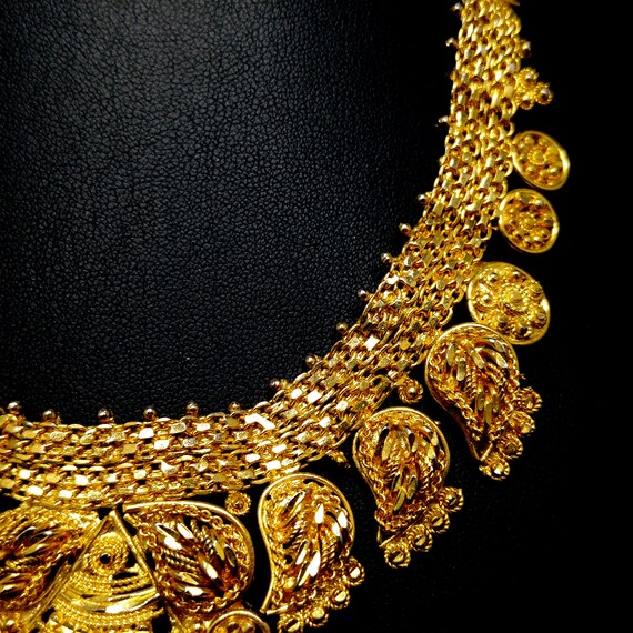 Vintage Heavily Gold Plated Necklace, 3D Cut Hand… - image 5