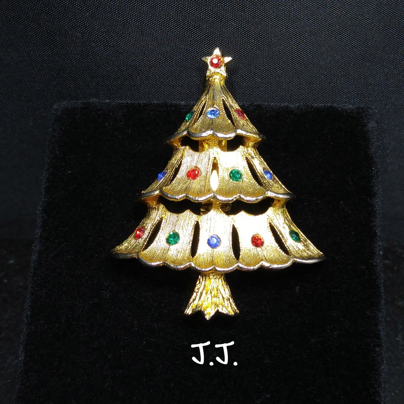 Gold Tone Christmas Tree Rhinestone Brooch J.J 1960s Vintage Jewelry