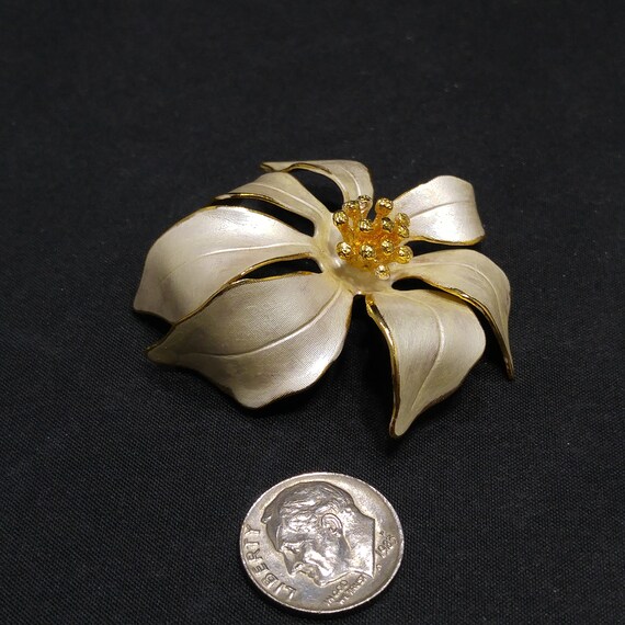 Cerrito White Enamel Floral Brooch, Pearled Poins… - image 4