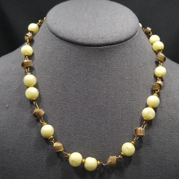 Hobe' Light Yellow Lucite Beaded Necklace & Match… - image 3