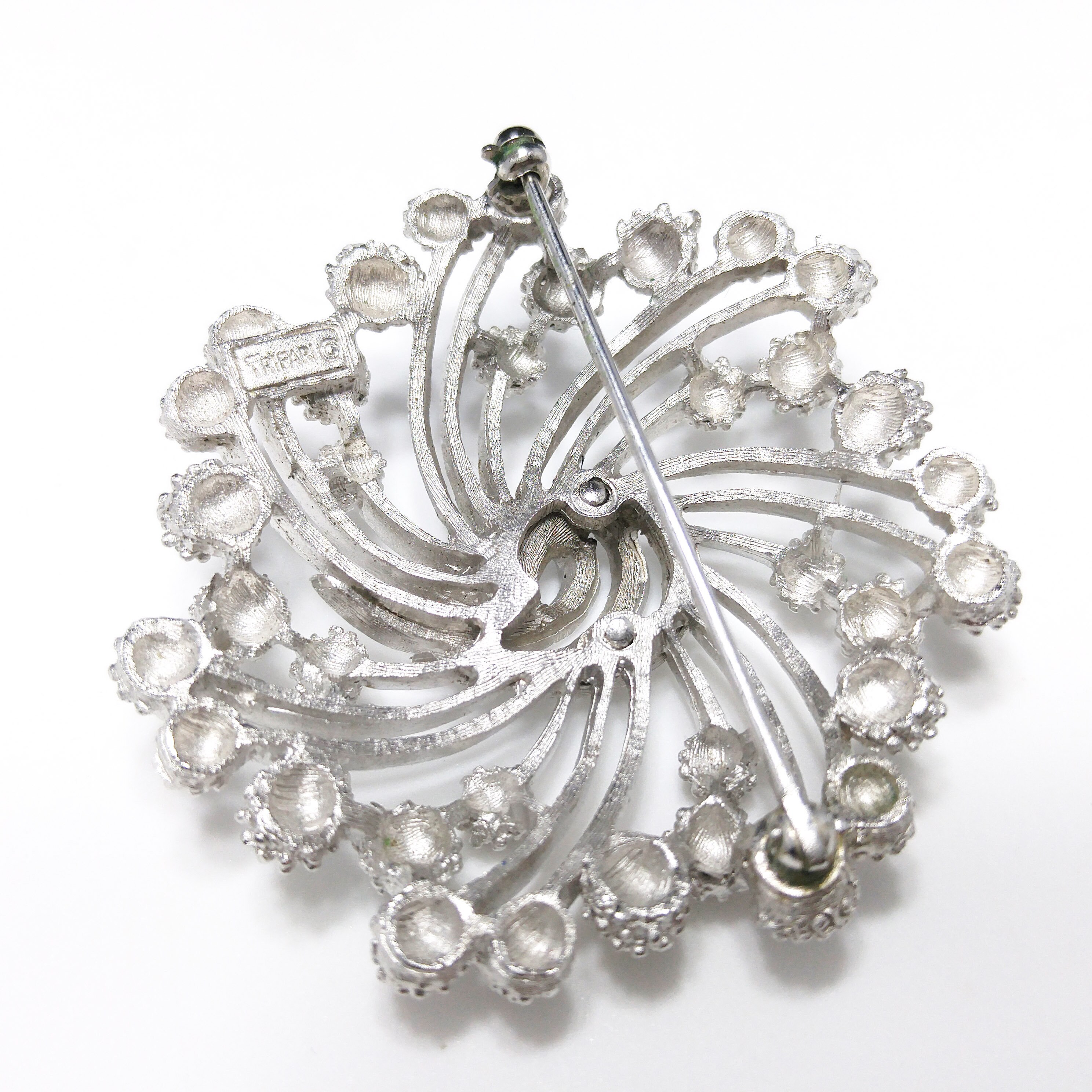 Broche Vintage Trifari - Lapin Dans Un Chapeau, Métal Doré | Occasion