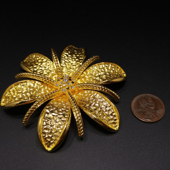 Joan Rivers Large Gold Plated Flower Brooch, Clea… - image 9
