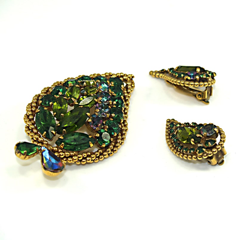 Weiss Green /& Vitrail Rhinestone Leaf Brooch Matching Earrings Set Demi-Parure Gold Plated Rope Edge Marquise Teardrop Chaton Rhinestones