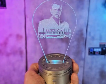 Hologramme Obi-Wan avec base imprimée en 3D | Écran LED acrylique inspiré de Star Wars, réplique de science-fiction pour les cosplayers et les collectionneurs