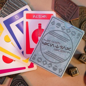 Jeu de cartes Sabacc | Version à pointes corelliennes 76 cartes | Jeu de cartes Han Solo inspiré de Star Wars | Cadeau fan geek version Rebels