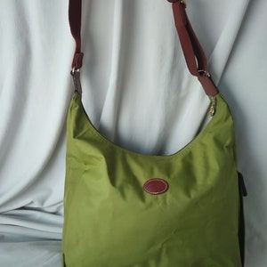 Sac bandoulière en nylon vert Longchamp fabriqué en France