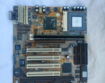 Placa base vintage con procesador intel celeron y ram 256mb