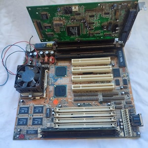 Motherboard Aristo Vtech 35-833-04 mit AMD-Prozessor und RAM